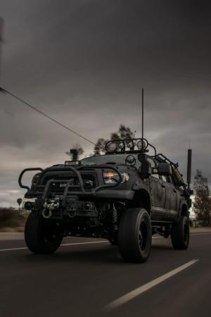 Toyota Tundra CrewMax 4x4 Zombie Apocalypse 2013 года 